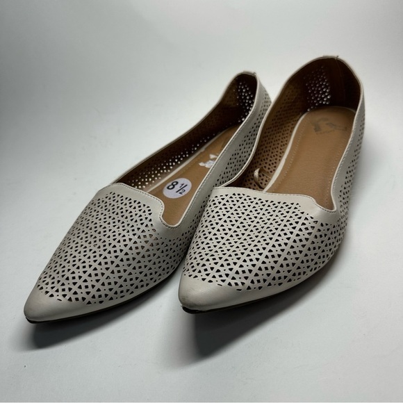 REPORT Flats Shoes Bone Laser Cutout Size 8.5 Loafers Pointy Toe Witchy Casual - Picture 2 of 11